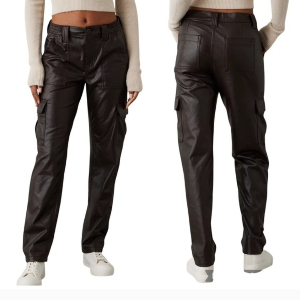 American Eagle Faux Leather Cargo Pants Size 4 NWT
